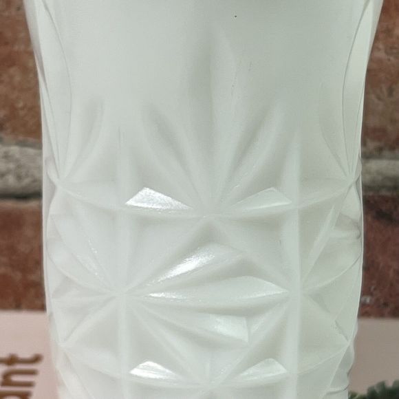 Vintage Milk Glass Bud Vase White Ruffled Fire King Interior Decor Home Accent - Picture 11 of 16